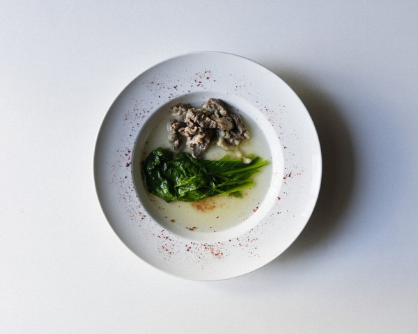 8 美味！和牛スジと旬の青菜